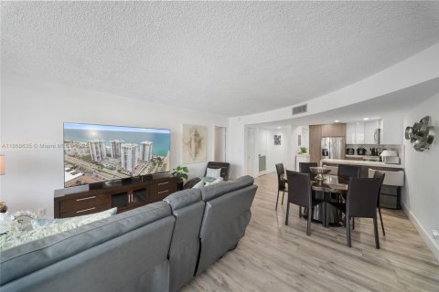 Condominio en venta en Hollywood, Florida, 2 dormitorios, 99.41 m2 № 1896560 - foto 15