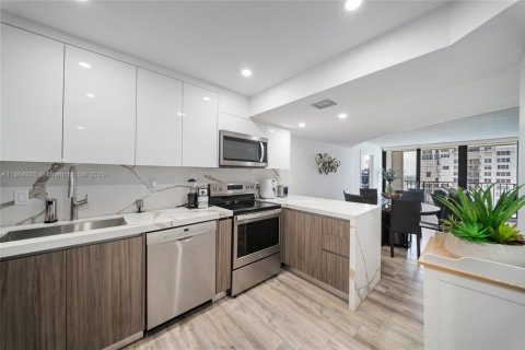 Condominio en venta en Hollywood, Florida, 2 dormitorios, 99.41 m2 № 1896560 - foto 9