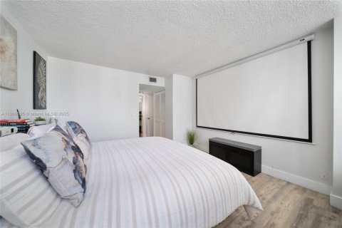 Condominio en venta en Hollywood, Florida, 2 dormitorios, 99.41 m2 № 1896560 - foto 18