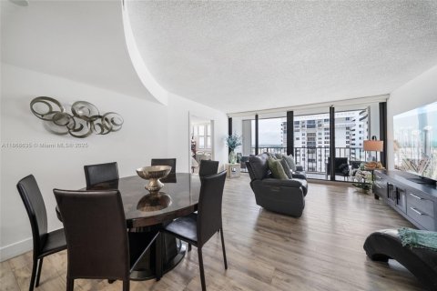 Condominio en venta en Hollywood, Florida, 2 dormitorios, 99.41 m2 № 1896560 - foto 11