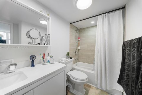 Condominio en venta en Hollywood, Florida, 2 dormitorios, 99.41 m2 № 1896560 - foto 29