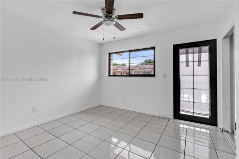 Villa ou maison à louer à Hialeah, Floride: 3 chambres, 86.96 m2 № 2076215 - photo 11