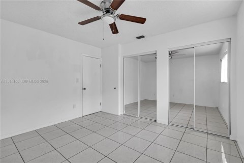 Villa ou maison à louer à Hialeah, Floride: 3 chambres, 86.96 m2 № 2076215 - photo 13