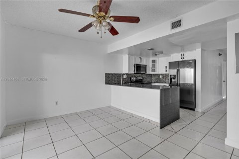 Villa ou maison à louer à Hialeah, Floride: 3 chambres, 86.96 m2 № 2076215 - photo 2