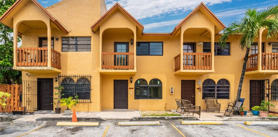 Villa ou maison à Hialeah, Floride 3 chambres, 86.96 m2 № 2076215
