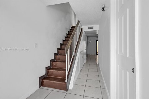 Villa ou maison à louer à Hialeah, Floride: 3 chambres, 86.96 m2 № 2076215 - photo 8