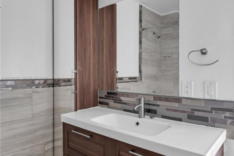 Villa ou maison à louer à Hialeah, Floride: 3 chambres, 86.96 m2 № 2076215 - photo 15