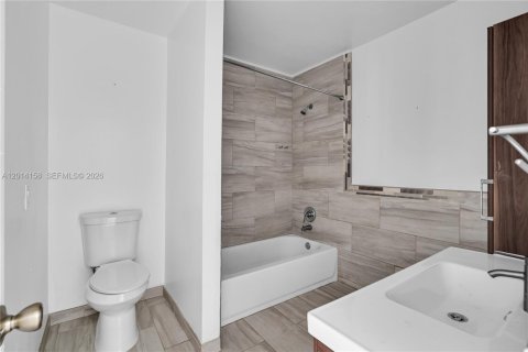 Villa ou maison à louer à Hialeah, Floride: 3 chambres, 86.96 m2 № 2076215 - photo 14