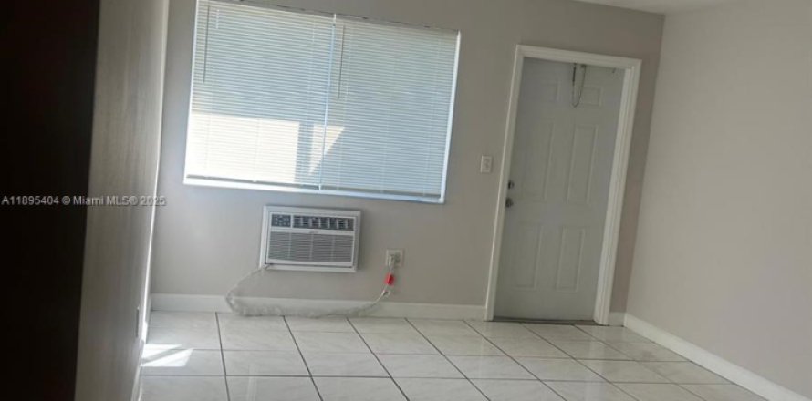 Casa en Miramar, Florida 1 dormitorio, 260.5 m2 № 1947637