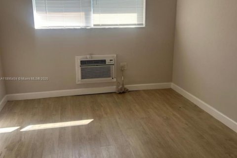 Casa en alquiler en Miramar, Florida, 1 dormitorio, 260.5 m2 № 1947637 - foto 4