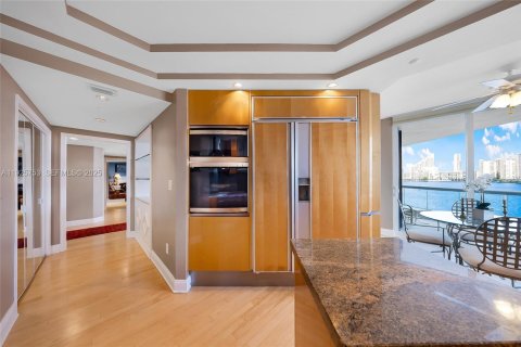 Condominio en venta en Aventura, Florida, 3 dormitorios, 227.61 m2 № 2035744 - foto 12