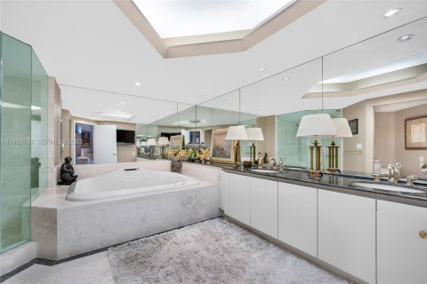 Condominio en venta en Aventura, Florida, 3 dormitorios, 227.61 m2 № 2035744 - foto 22