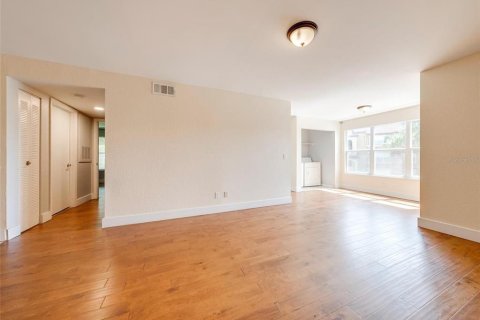 Appartement à louer à Orlando, Floride: 2 chambres, 91.79 m2 № 2408515 - photo 2