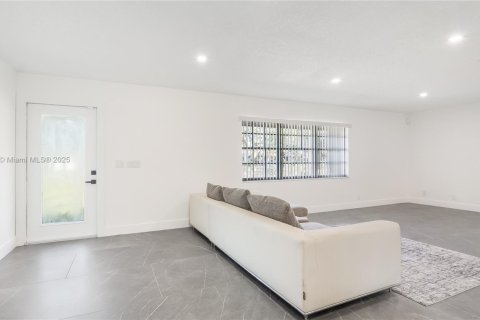 Casa en venta en Southwest Ranches, Florida, 4 dormitorios, 204.01 m2 № 1930544 - foto 15