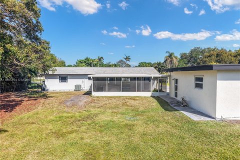 Casa en venta en Southwest Ranches, Florida, 4 dormitorios, 204.01 m2 № 1930544 - foto 14