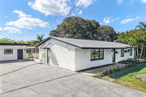 Casa en venta en Southwest Ranches, Florida, 4 dormitorios, 204.01 m2 № 1930544 - foto 12