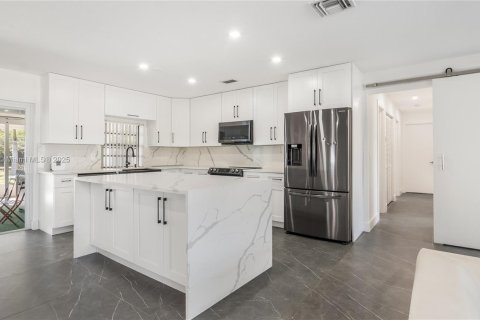 Casa en venta en Southwest Ranches, Florida, 4 dormitorios, 204.01 m2 № 1930544 - foto 2