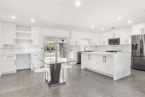 Casa en venta en Southwest Ranches, Florida, 4 dormitorios, 204.01 m2 № 1930544 - foto 9