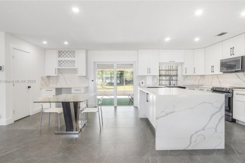 Casa en venta en Southwest Ranches, Florida, 4 dormitorios, 204.01 m2 № 1930544 - foto 10