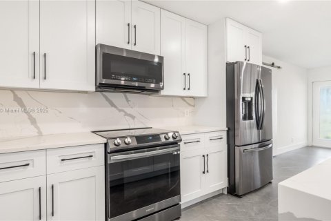 Casa en venta en Southwest Ranches, Florida, 4 dormitorios, 204.01 m2 № 1930544 - foto 17