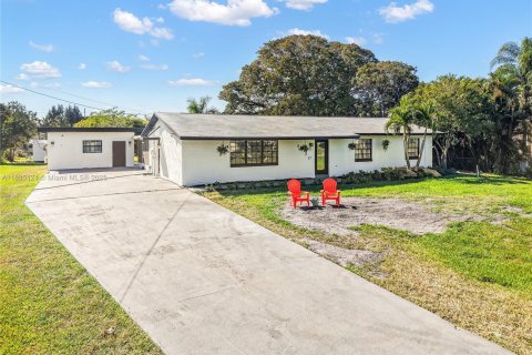 Casa en venta en Southwest Ranches, Florida, 4 dormitorios, 204.01 m2 № 1930544 - foto 8