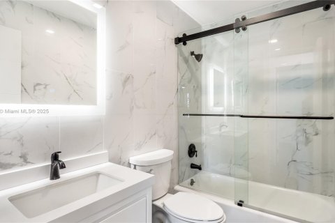 Casa en venta en Southwest Ranches, Florida, 4 dormitorios, 204.01 m2 № 1930544 - foto 24