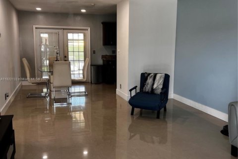 Купить виллу или дом в Холливуд, Флорида 3 спальни, 117.15м2, № 1964858 - фото 6