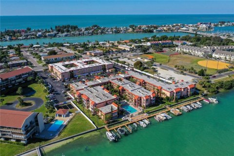 Condo à Saint Pete Beach, Floride, 2 chambres  № 2101683
