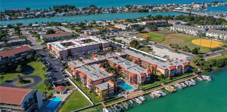 Condo à Saint Pete Beach, Floride, 2 chambres  № 2101683