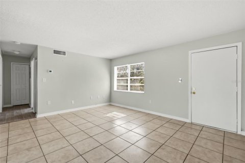 Condo in Orlando, Florida, 2 bedrooms № 2207170 - photo 9