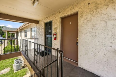 Condo in Orlando, Florida, 2 bedrooms № 2207170 - photo 5