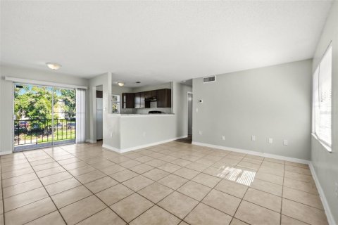 Condo in Orlando, Florida, 2 bedrooms № 2207170 - photo 7