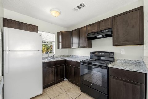 Condo in Orlando, Florida, 2 bedrooms № 2207170 - photo 12