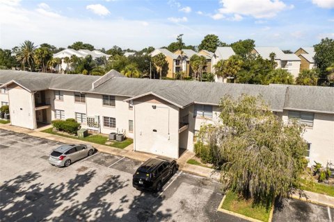 Condo in Orlando, Florida, 2 bedrooms № 2207170 - photo 4