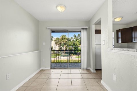 Condo in Orlando, Florida, 2 bedrooms № 2207170 - photo 10