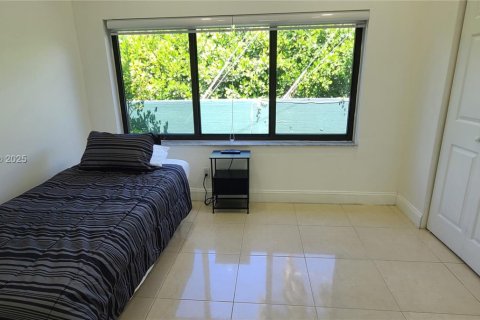 Casa en venta en Miami, Florida, 5 dormitorios, 181.25 m2 № 1854772 - foto 27