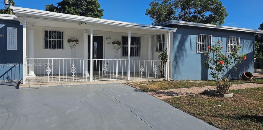 Villa ou maison à Miami Gardens, Floride 3 chambres, 147.99 m2 № 1739194