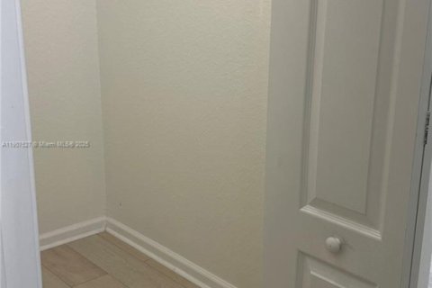 Villa ou maison à louer à Miami Gardens, Floride: 3 chambres, 128.02 m2 № 1965065 - photo 10