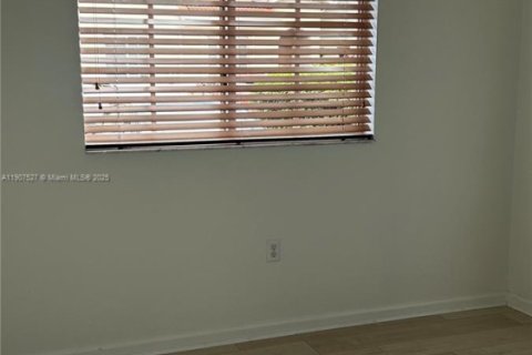 Villa ou maison à louer à Miami Gardens, Floride: 3 chambres, 128.02 m2 № 1965065 - photo 6