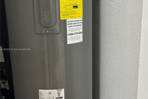 Villa ou maison à louer à Miami Gardens, Floride: 3 chambres, 128.02 m2 № 1965065 - photo 8