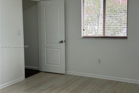 Villa ou maison à louer à Miami Gardens, Floride: 3 chambres, 128.02 m2 № 1965065 - photo 12