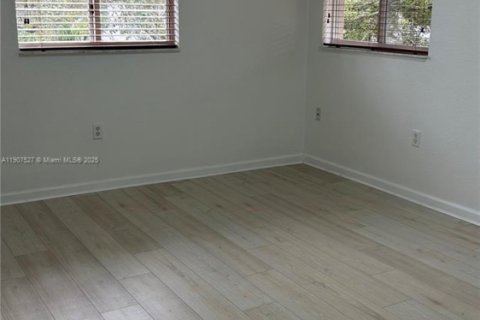 Villa ou maison à louer à Miami Gardens, Floride: 3 chambres, 128.02 m2 № 1965065 - photo 11