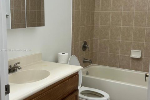 Villa ou maison à louer à Miami Gardens, Floride: 3 chambres, 128.02 m2 № 1965065 - photo 5