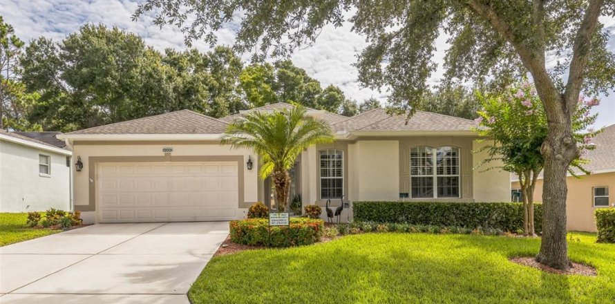 House in Clermont, Florida 3 bedrooms, 206.52 sq.m. № 1813451