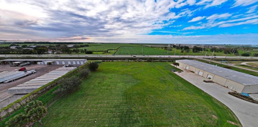 Land in Belle Glade, Florida № 932621
