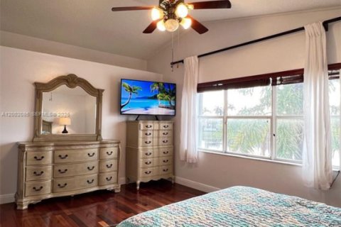 Villa ou maison à louer à Hollywood, Floride: 4 chambres, 213.68 m2 № 2067485 - photo 26