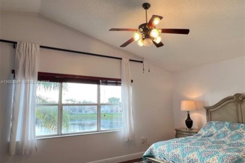 Villa ou maison à louer à Hollywood, Floride: 4 chambres, 213.68 m2 № 2067485 - photo 27