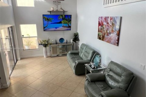 Villa ou maison à louer à Hollywood, Floride: 4 chambres, 213.68 m2 № 2067485 - photo 17