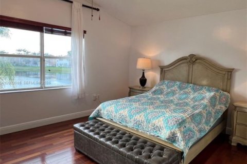 Villa ou maison à louer à Hollywood, Floride: 4 chambres, 213.68 m2 № 2067485 - photo 23