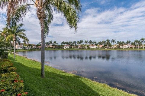 Villa ou maison à louer à Hollywood, Floride: 4 chambres, 213.68 m2 № 2067485 - photo 3